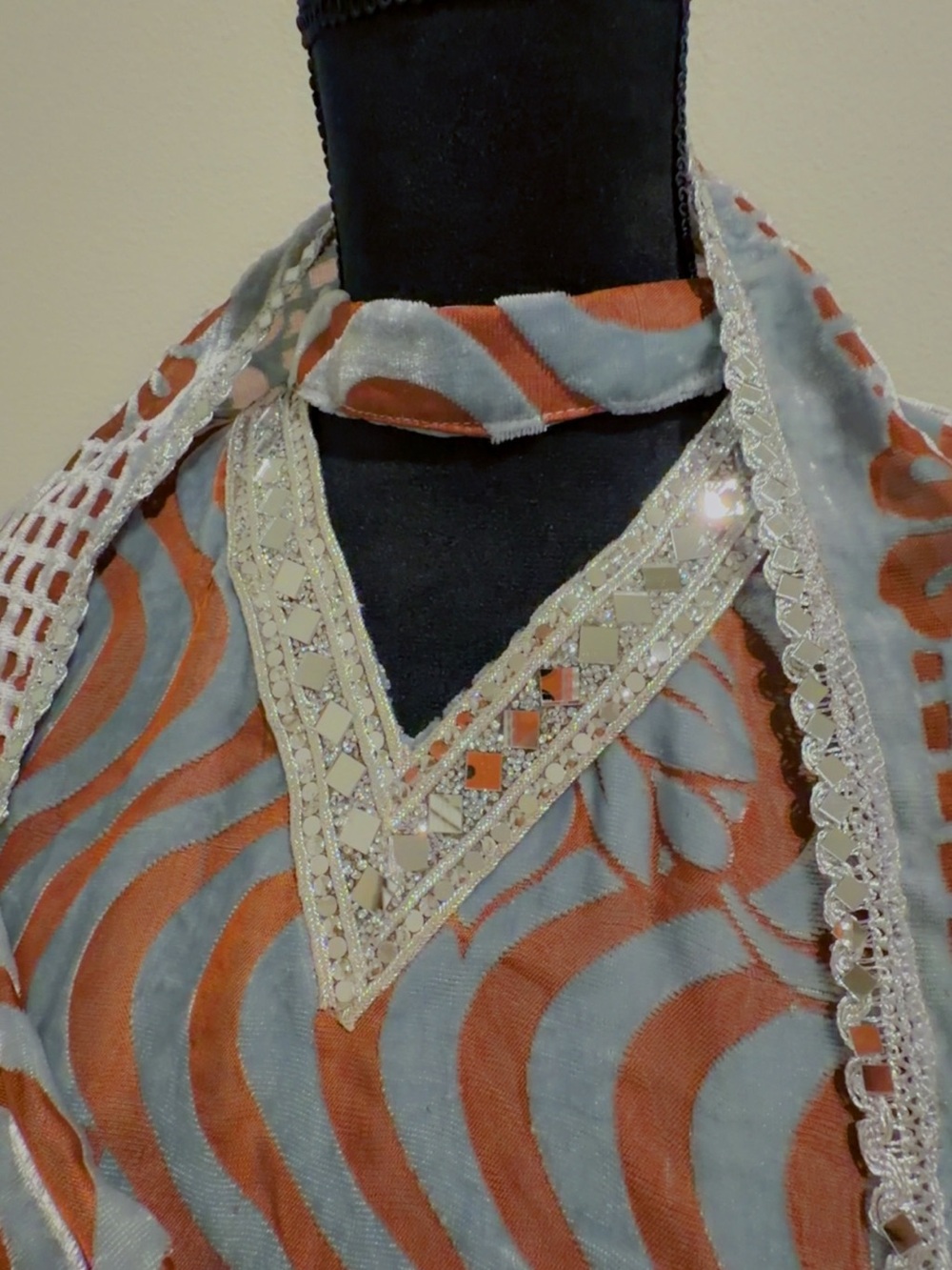 Gray & Rust Velvet Kurta Set - Picture 2 of 3